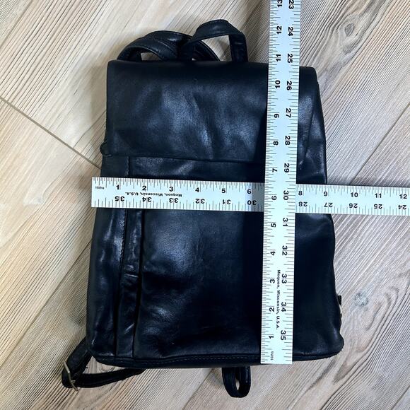 Wilson Leather Backpack, vintage, zipper pockets - Picture 4 of 4